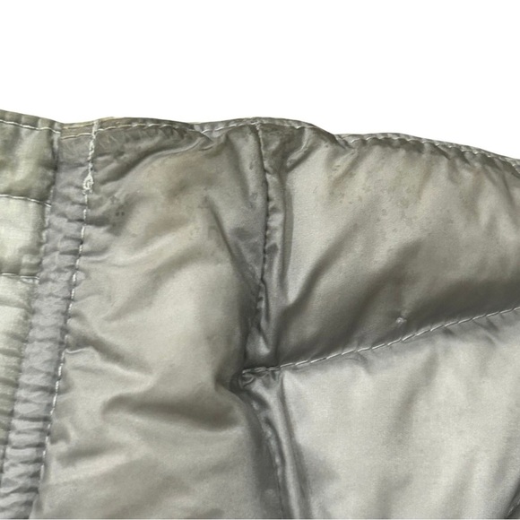 The North Face Gray Puffer Jacket with Weather-Resistant Fabric - Picture 6 of 7